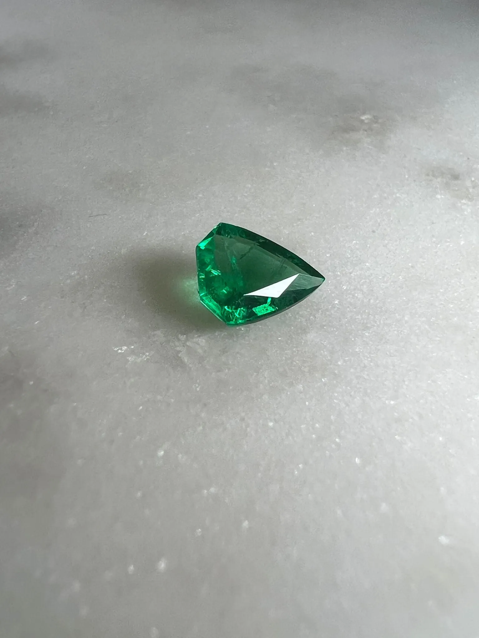 1.08 CARAT SHIELD SHAPE / STEP CUT NATURAL GREEN EMERALD LOOSE GEMSTONE. 1.08 CT GREEN ZAMBIA BY MIKE NEKTA NYC