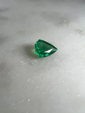 1.08 CARAT SHIELD SHAPE / STEP CUT NATURAL GREEN EMERALD LOOSE GEMSTONE. 1.08 CT GREEN ZAMBIA BY MIKE NEKTA NYC