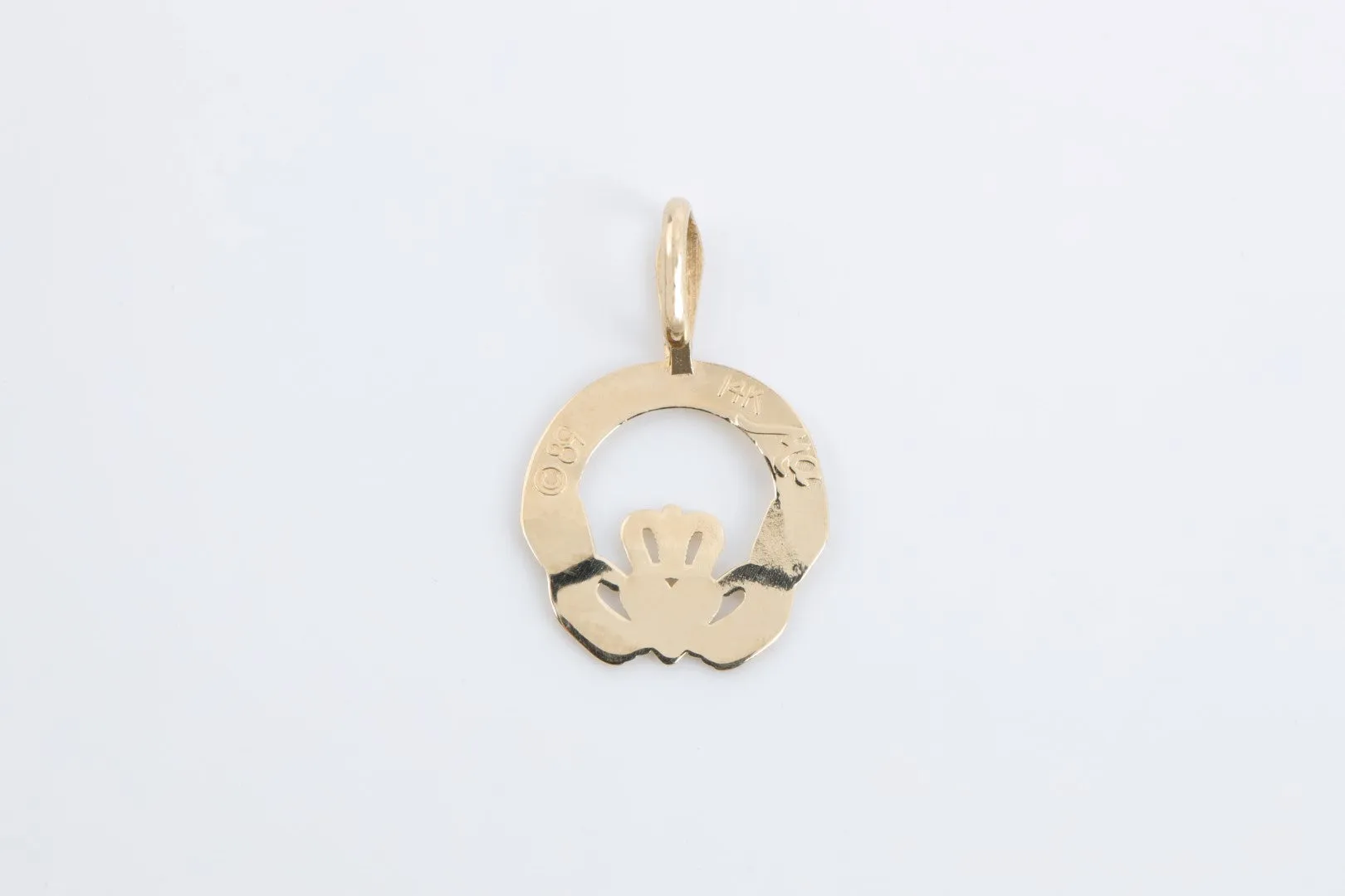 14k Yellow Gold Horseshoe Claddagh Pendant (0.59g.)