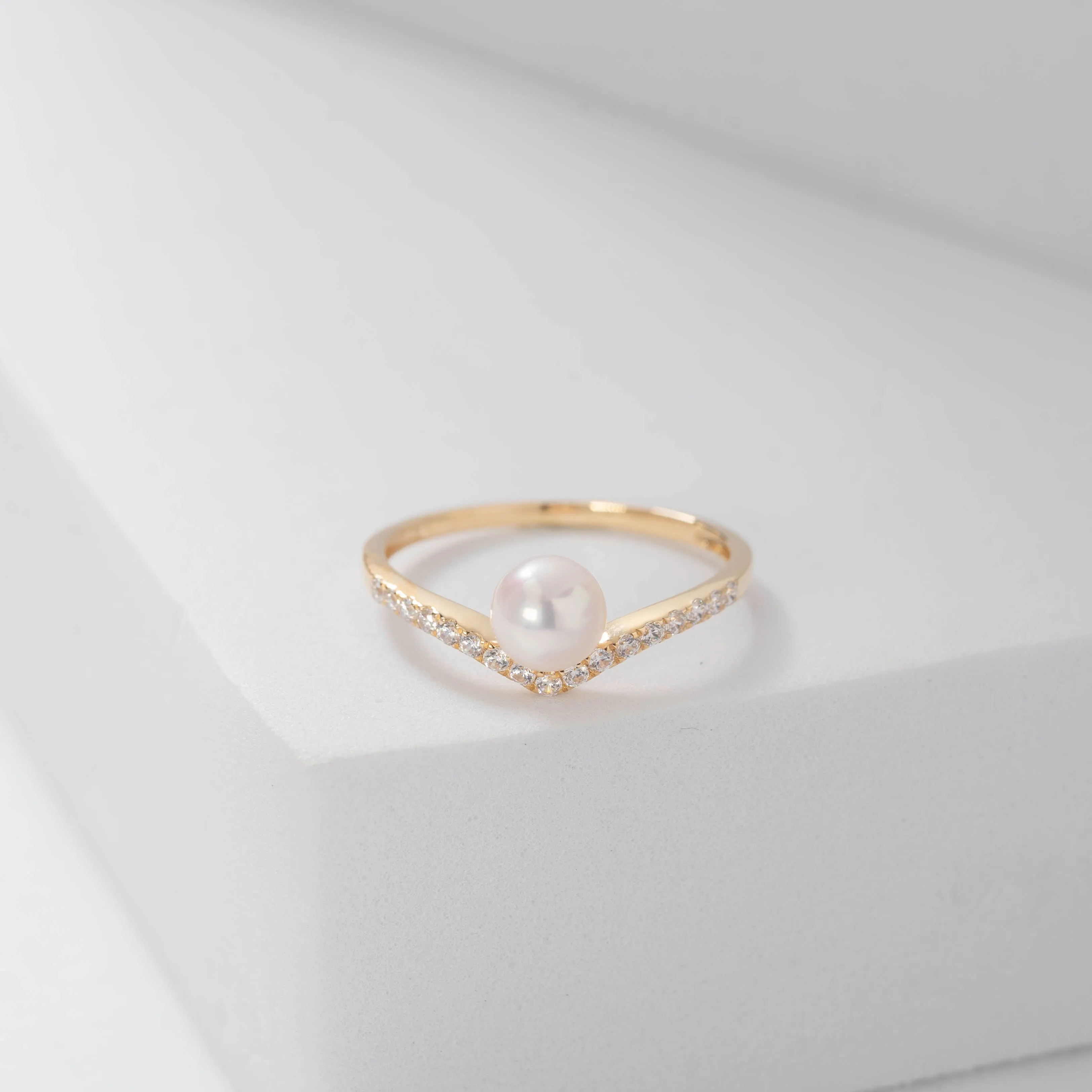 18K Gold Freshwater Pearl Ring KR00039