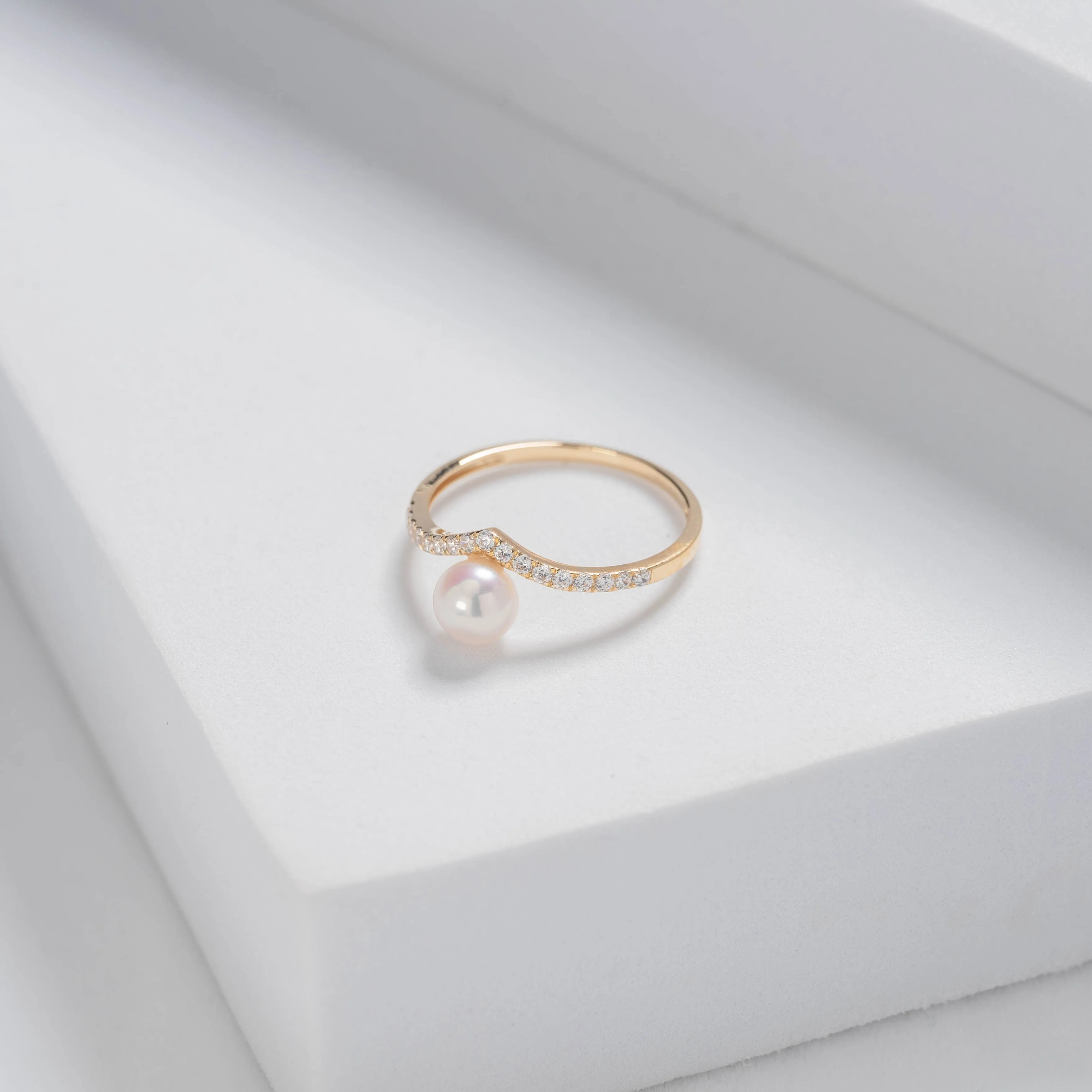 18K Gold Freshwater Pearl Ring KR00039