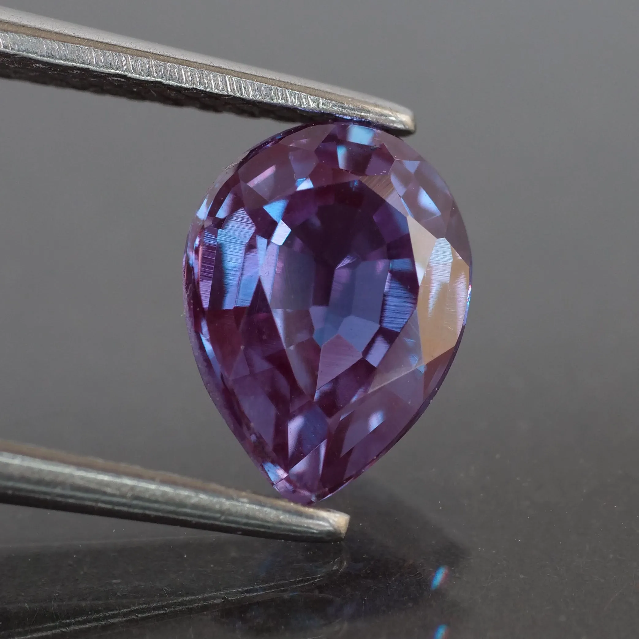 Alexandrite | IGI certified | lab created, colour changing, pear cut 8x6mm, *1.40ct