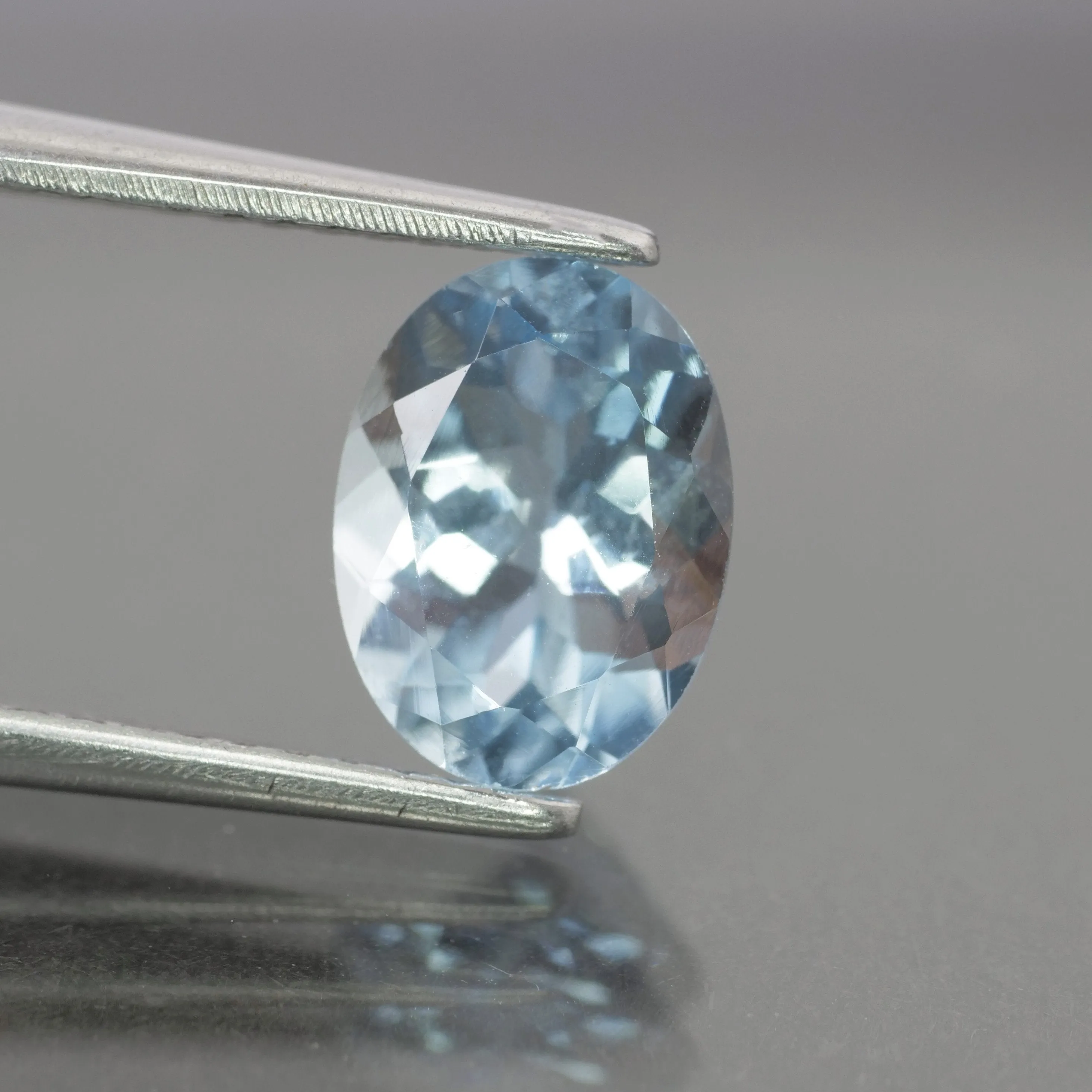 Aquamarine | oval cut 8x6mm, 1.5 ct. VVS clarity