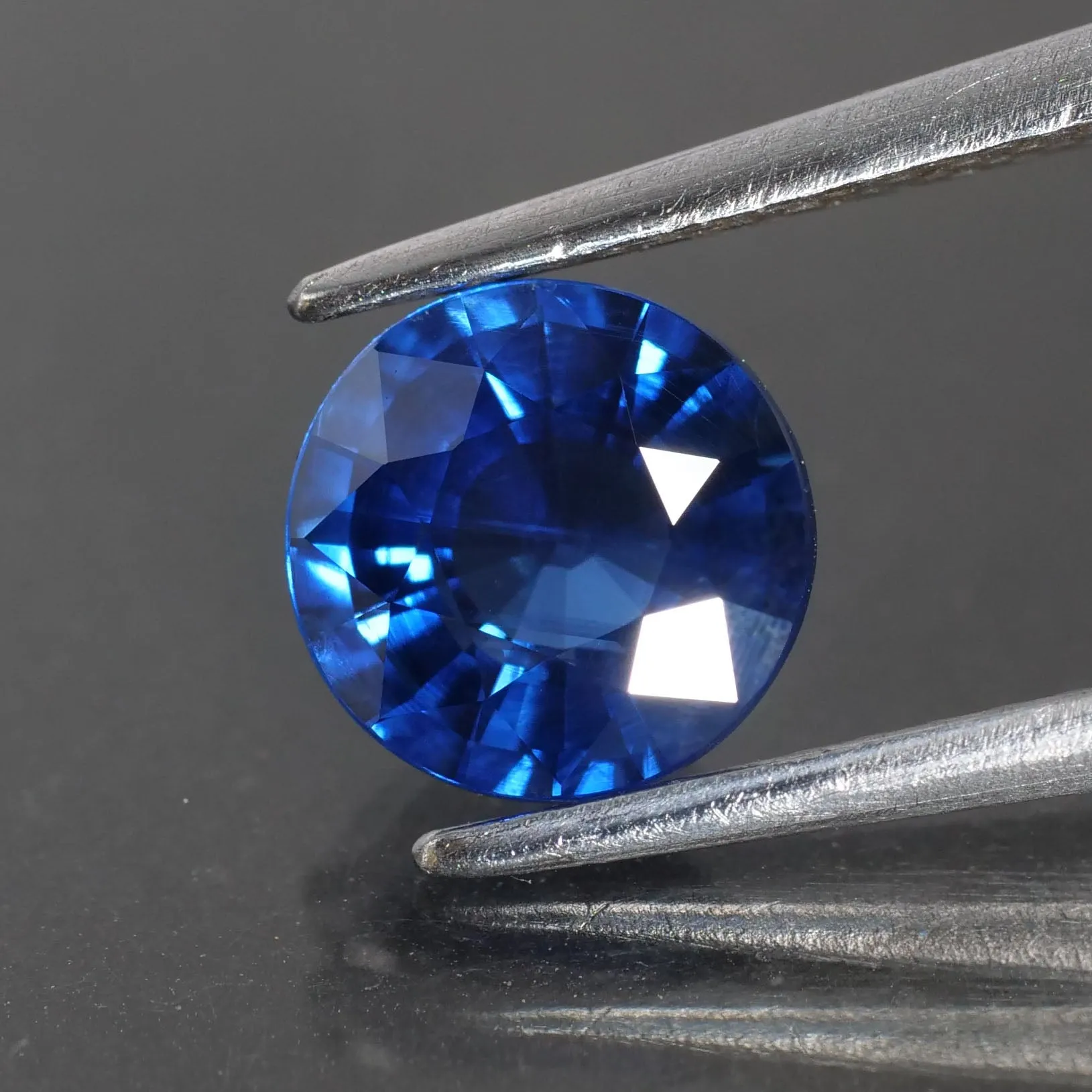 Blue Sapphire | IGI certified | natural, round cut 6,5* mm, VS, 1.25ct