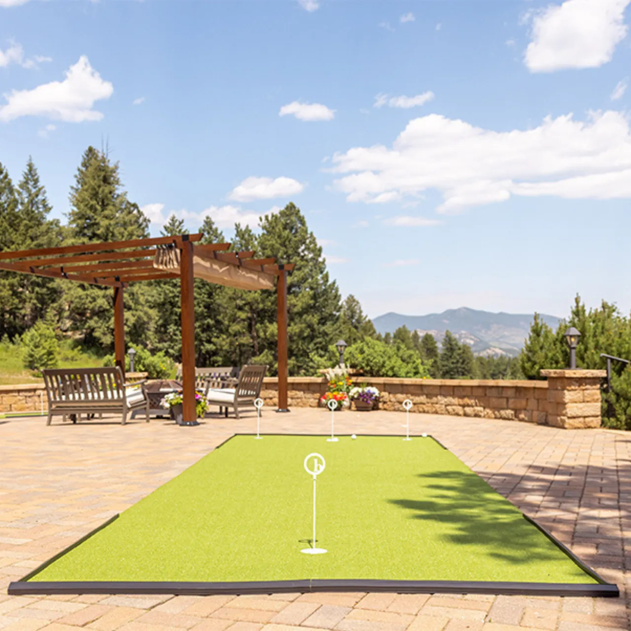 CLEARANCE | Slightly Blemished Tour Quality Turf Putting Green (Sizes Available)