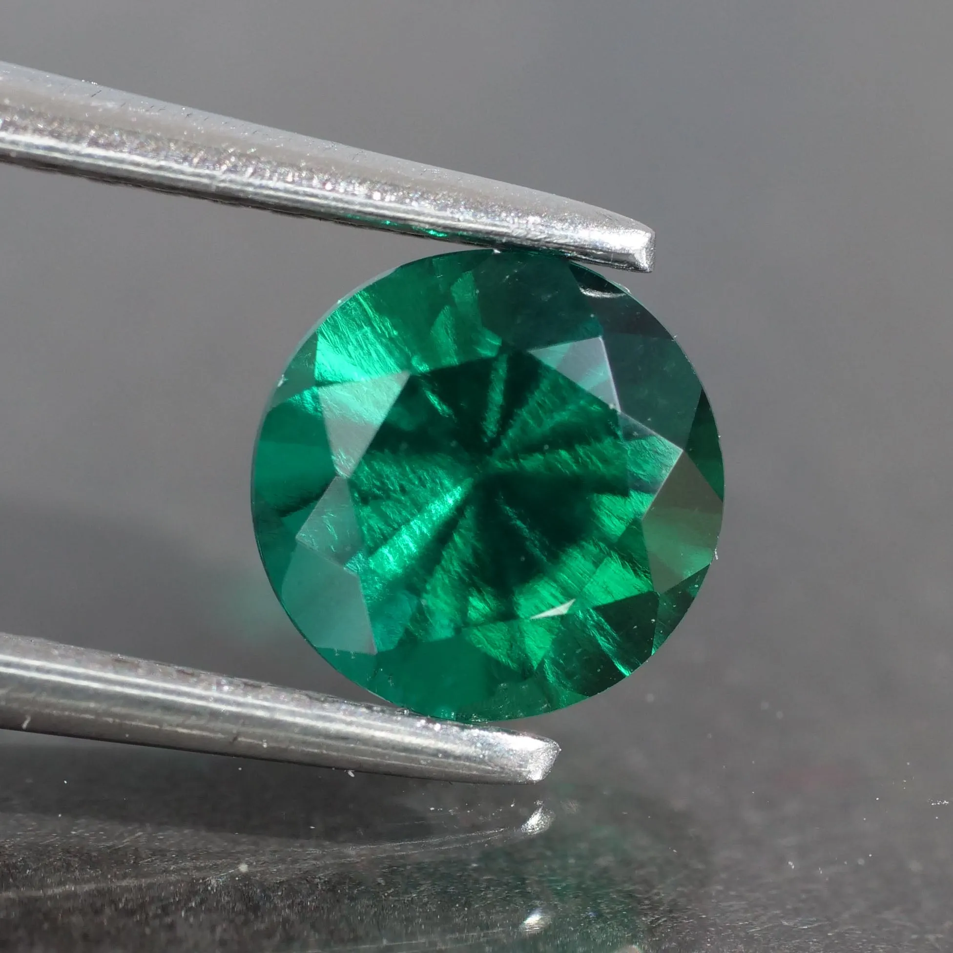 Emerald | Lab-Created Hydrothermal, round cut 6 mm, VS 0.8 ct