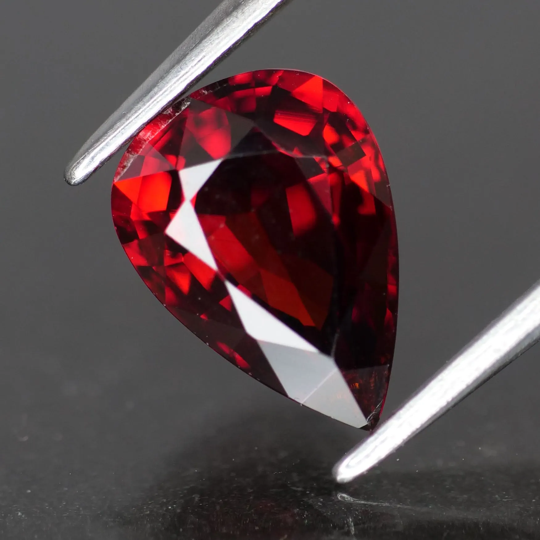 Garnet | natural, pear cut, *9x7 mm, VS *2 ct