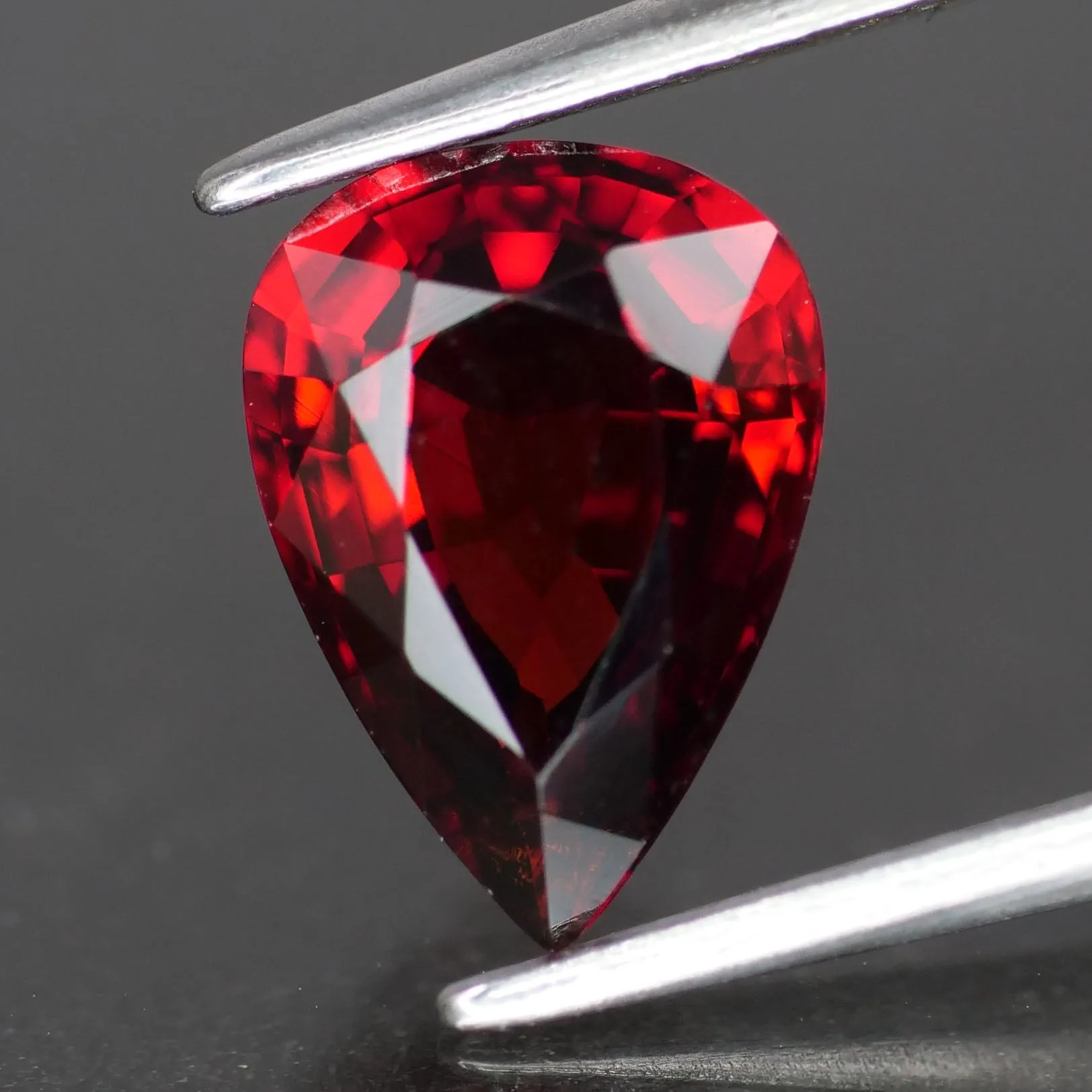 Garnet | natural, pear cut, *9x7 mm, VS *2 ct