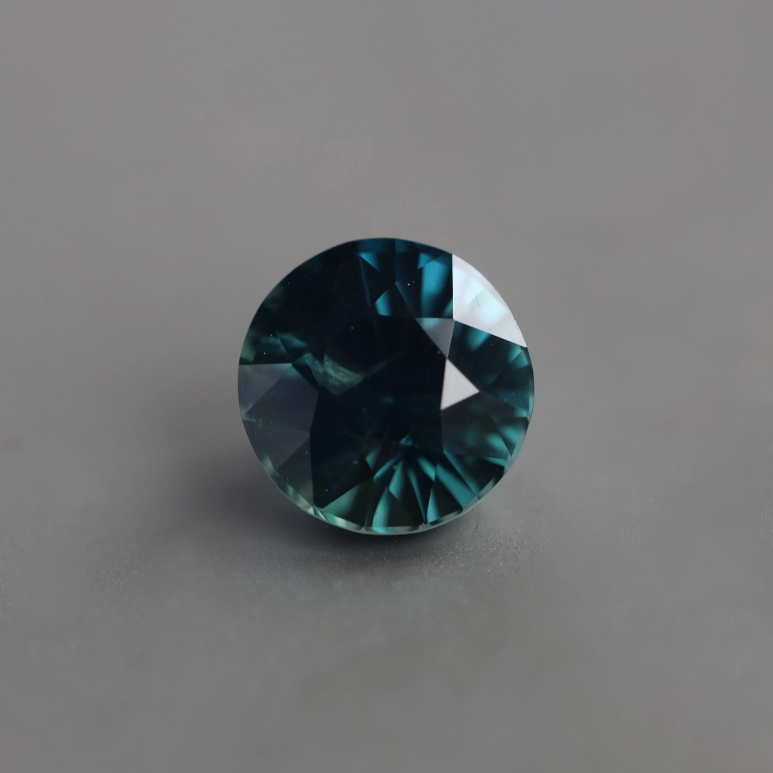 Loose 3.20 Ct Round Teal Sapphire