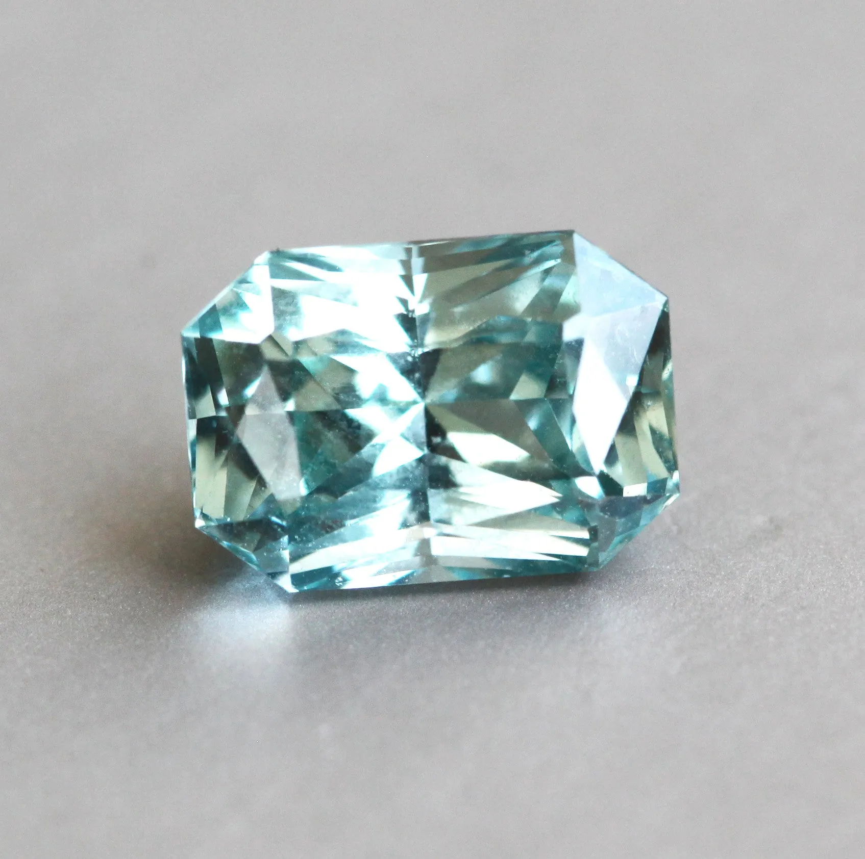 Loose 4.50 Ct Octagon Green Sapphire