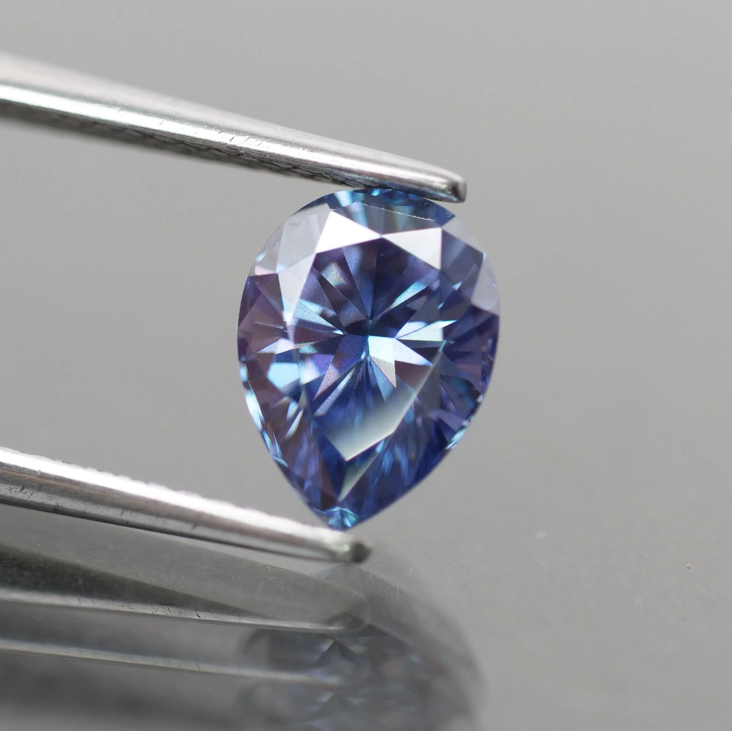 Moissanite blue | pear cut 8x6 mm, VS, 1.27 ct