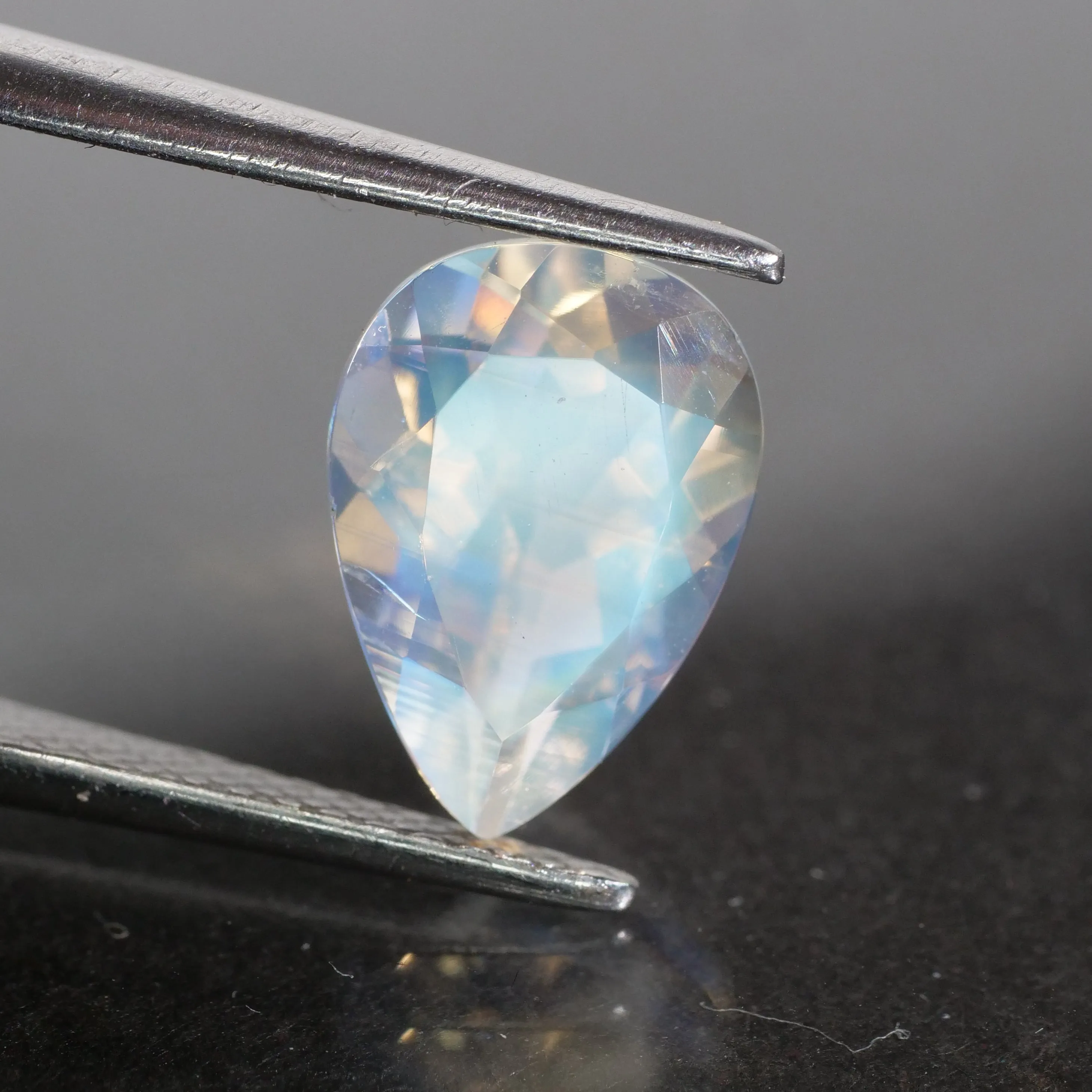 Moonstone | natural, pear cut 10x7mm, VS, 1.8 ct