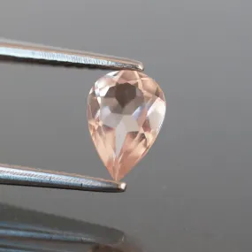 Morganite | natural, peach pink colour, pear cut 7x5 mm, VS, Madagascar 0.6ct