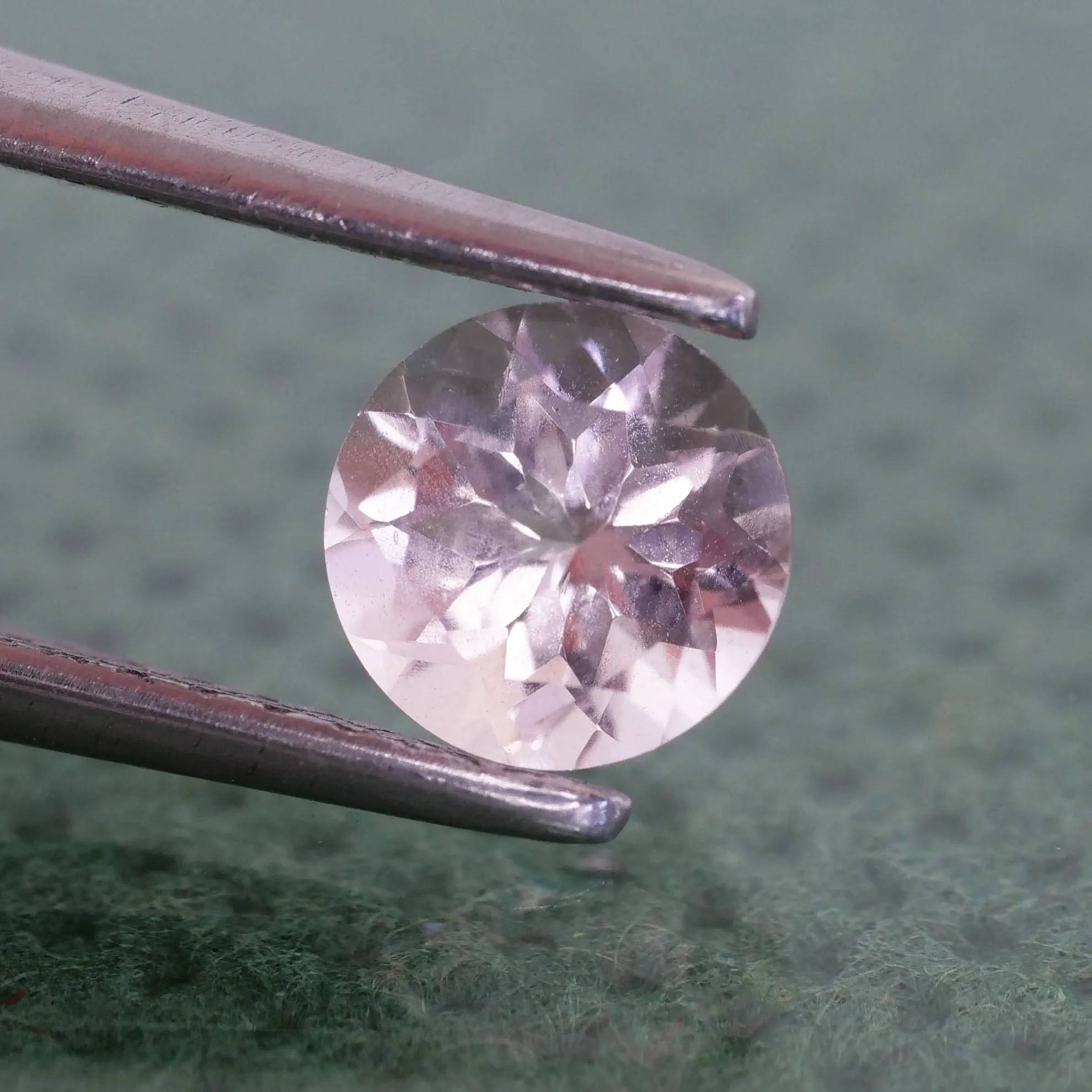 Morganite | natural, pink colour, round cut 5mm, VS 0.5ct