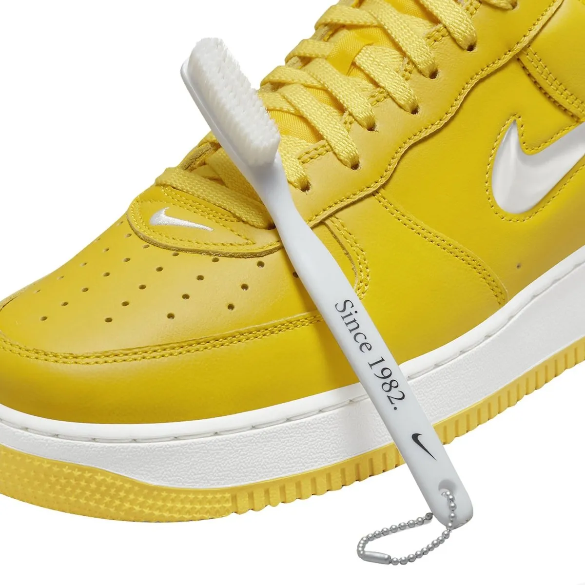 Nike Men's Air Force 1 Low Jewel Swoosh Yellow/White