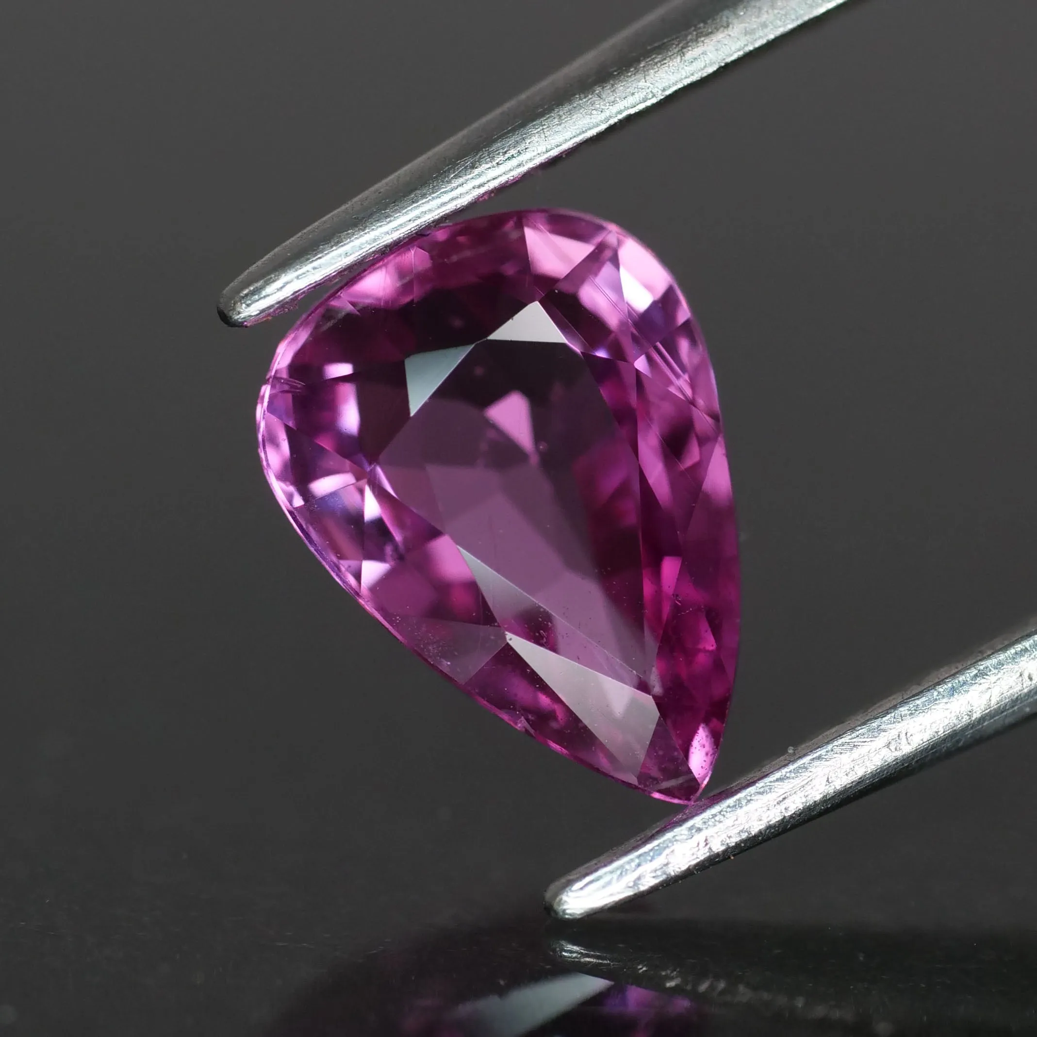 Pink Sapphire | natural, pear cut 8x6mm, VS 1.30 ct