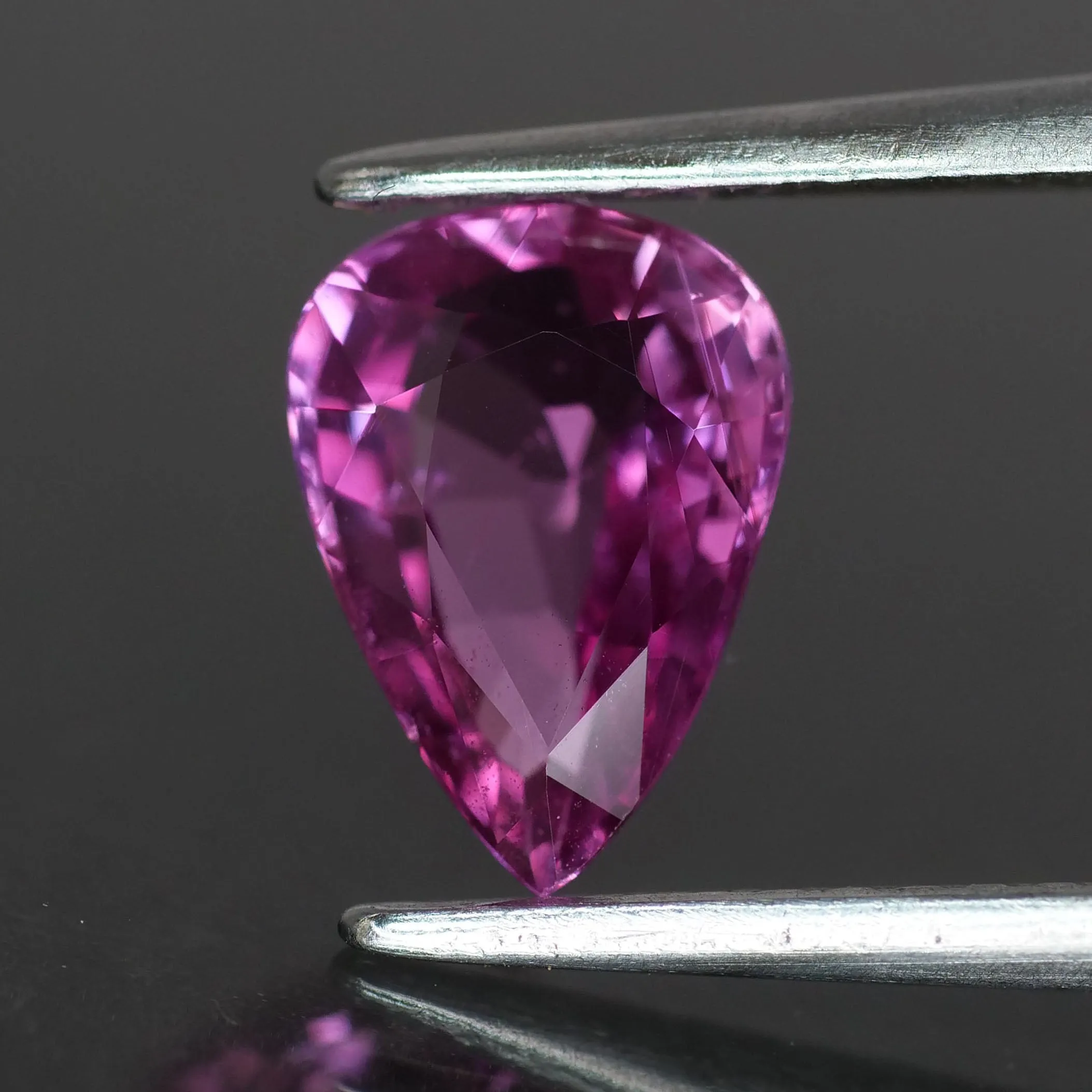 Pink Sapphire | natural, pear cut 8x6mm, VS 1.30 ct