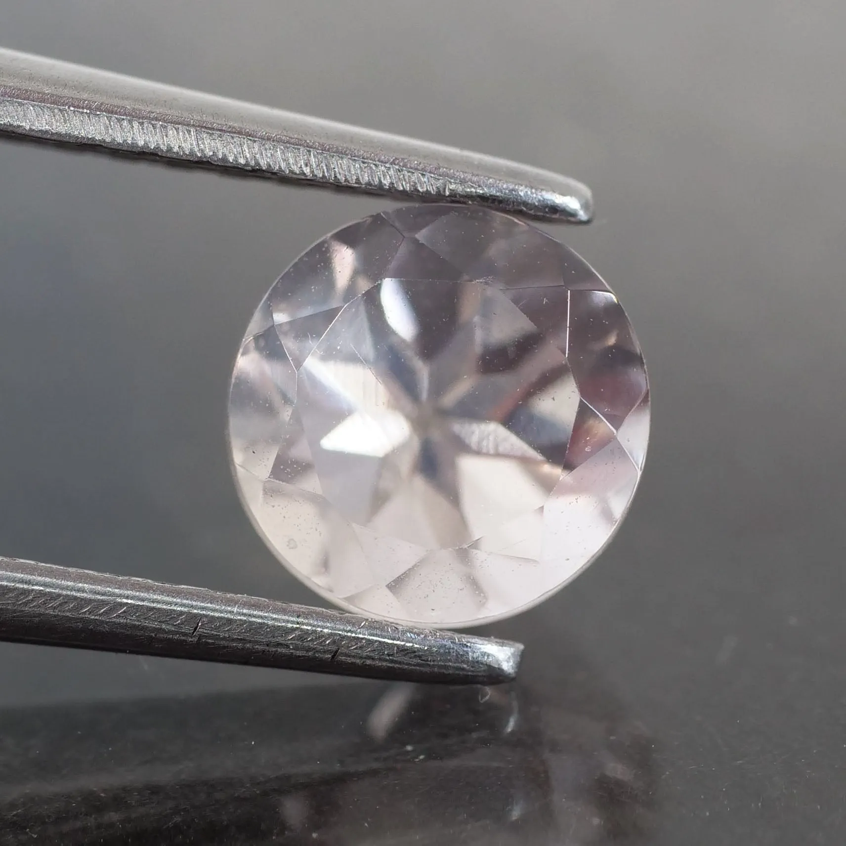 Quartz rose | natural, round cut 6 mm VS 0.8ct