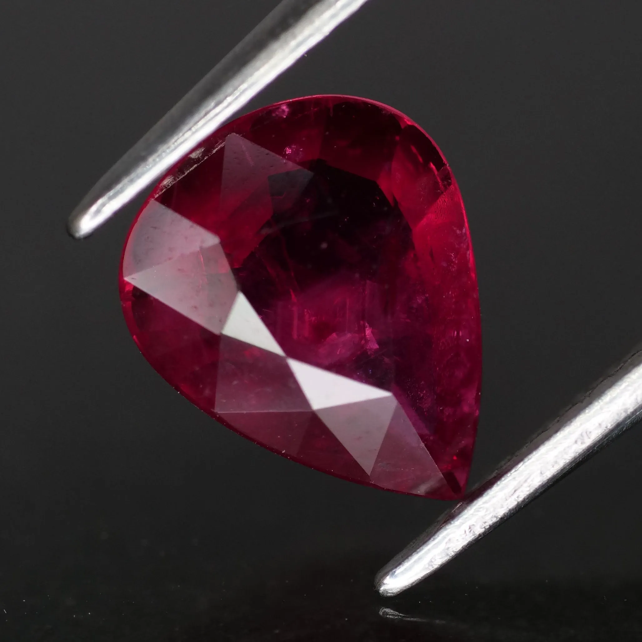 Ruby | IGI certified | natural, oval cut *8x7 mm, *1.4 ct