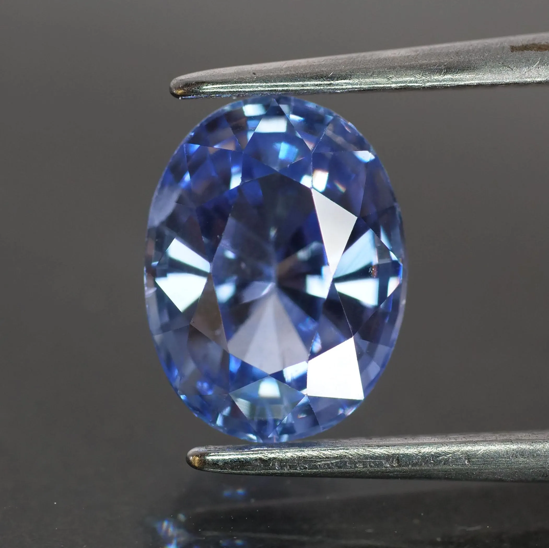 Sapphire | natural, blue, oval cut 8x6 mm, VS , 1.3ct