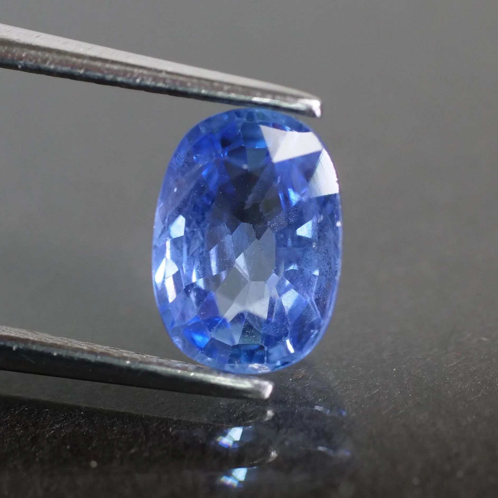 Sapphire | natural, blue, oval cut 8x6* mm, VS , 1.5ct, Sri Lanka