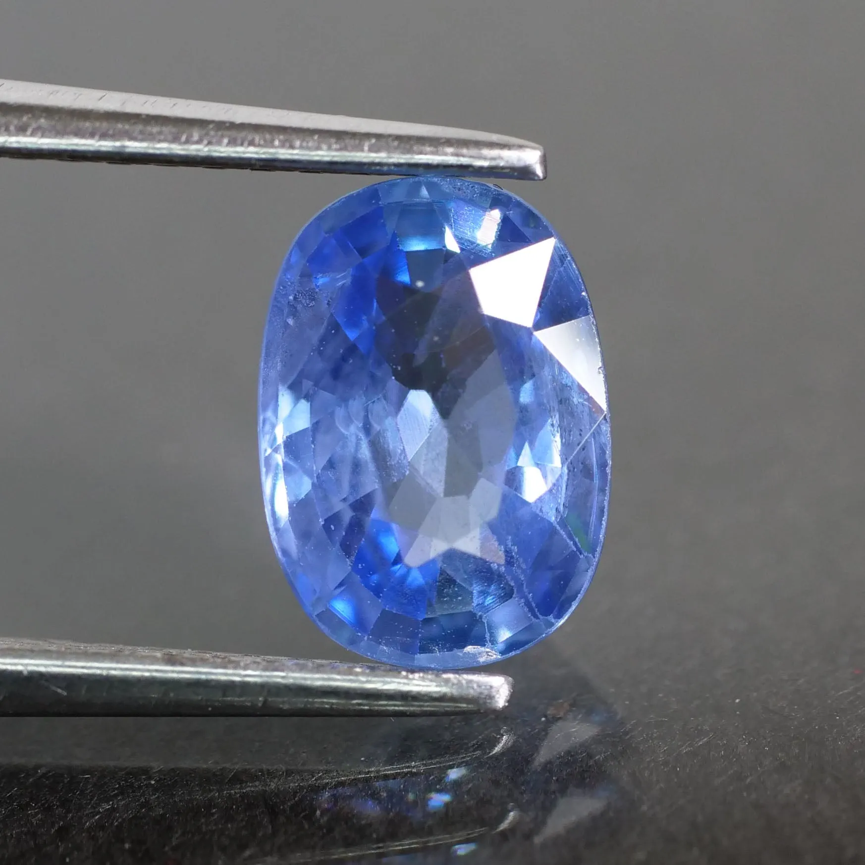 Sapphire | natural, blue, oval cut 8x6* mm, VS , 1.5ct, Sri Lanka