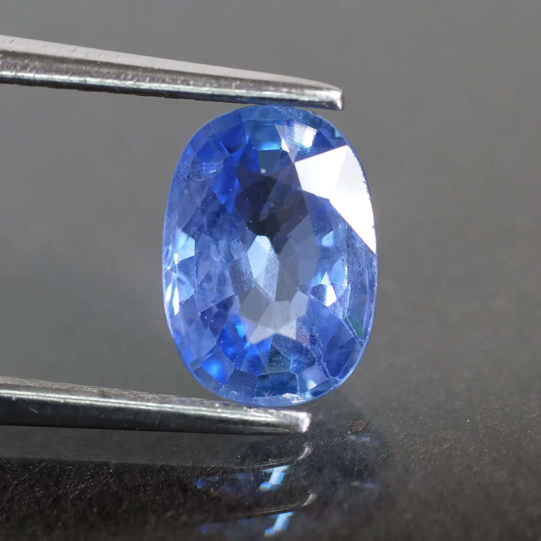 Sapphire | natural, blue, oval cut 8x6* mm, VS , 1.5ct, Sri Lanka