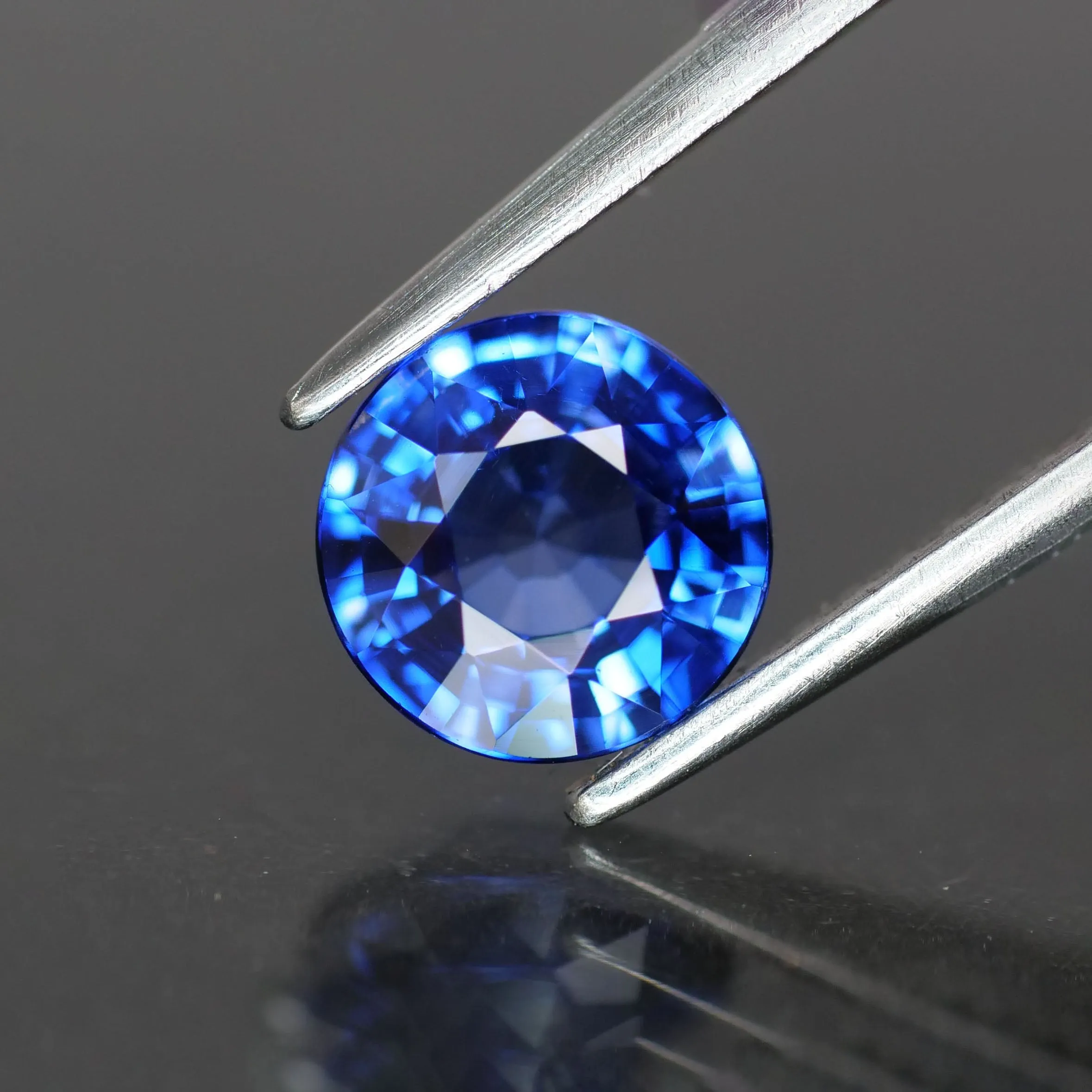 Sapphire | natural, diffusion, blue, round cut 6 mm, VS, 1ct