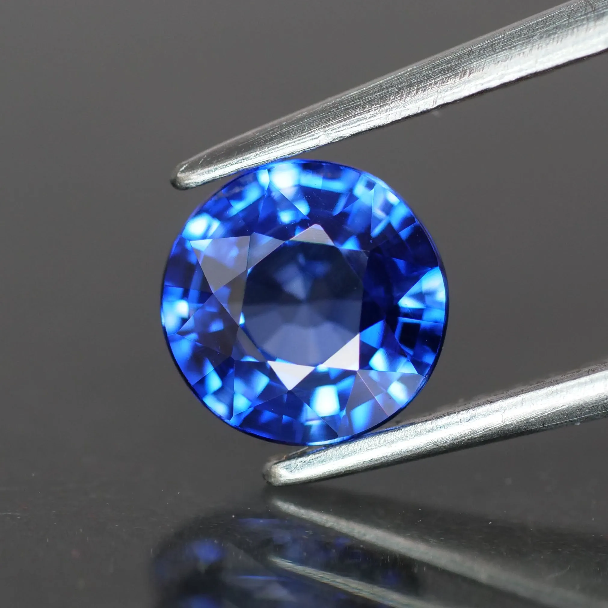 Sapphire | natural, diffusion, blue, round cut 6 mm, VS, 1ct