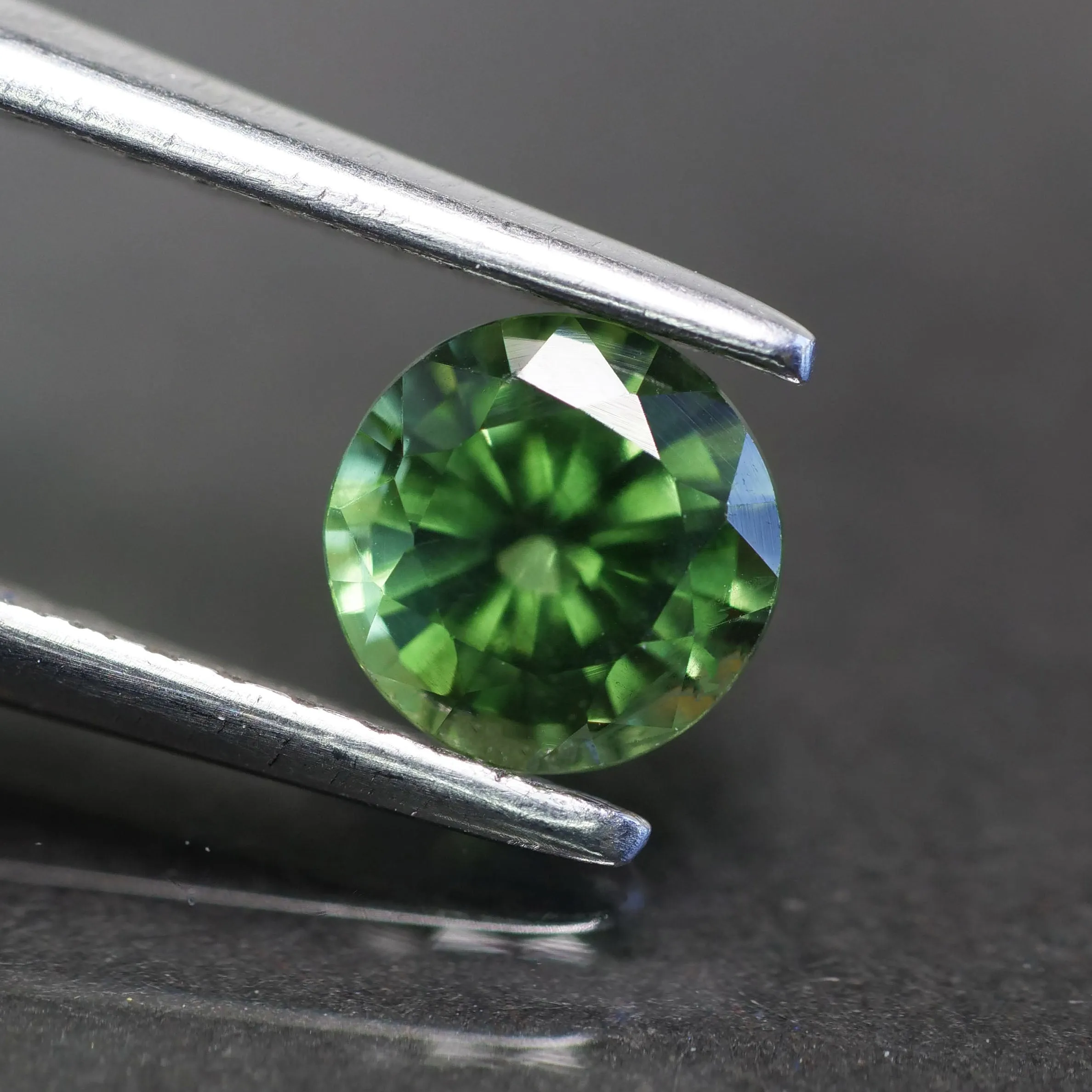 Sapphire | natural, green, round cut 5mm, 0.65 ct, Thailand