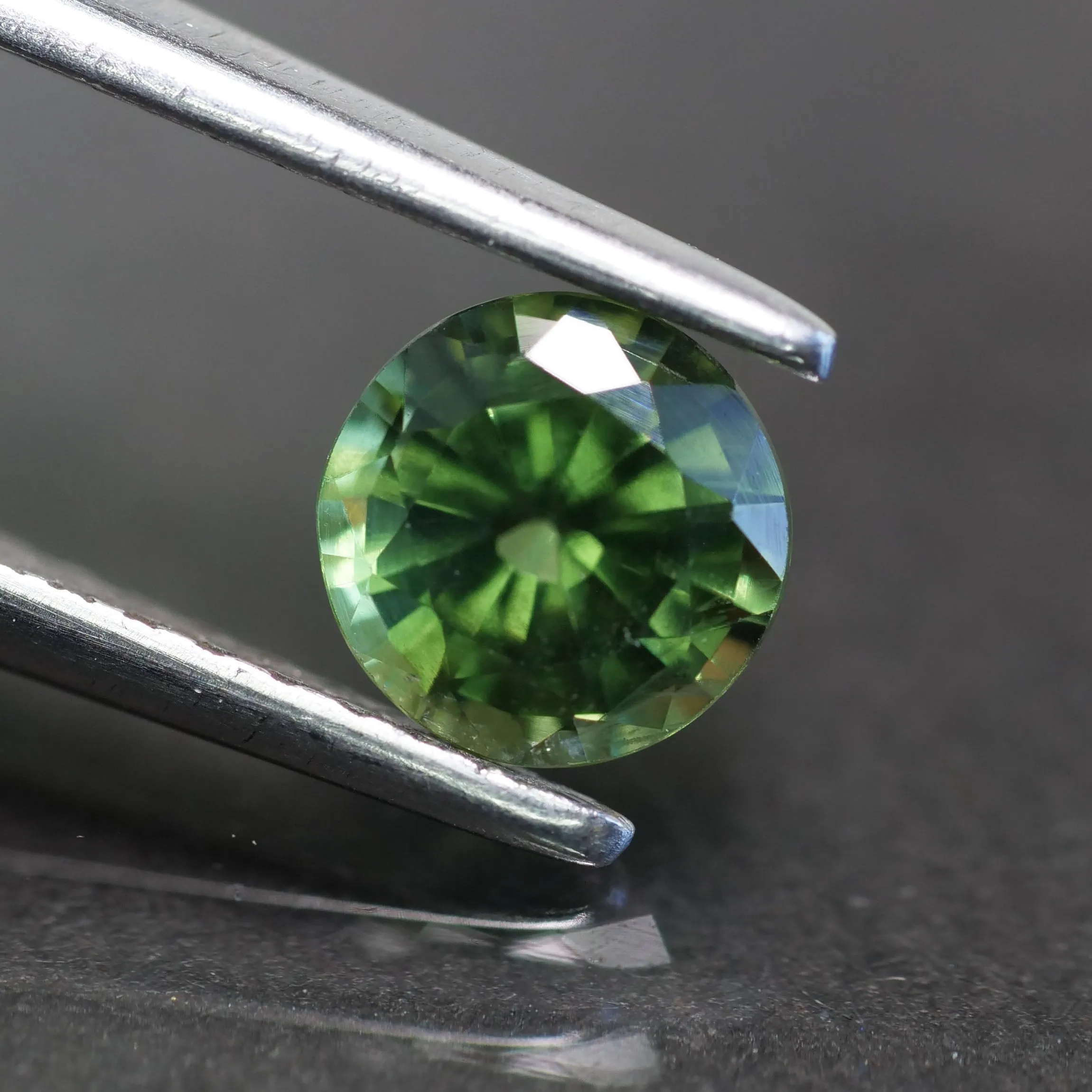 Sapphire | natural, green, round cut 5mm, 0.65 ct, Thailand