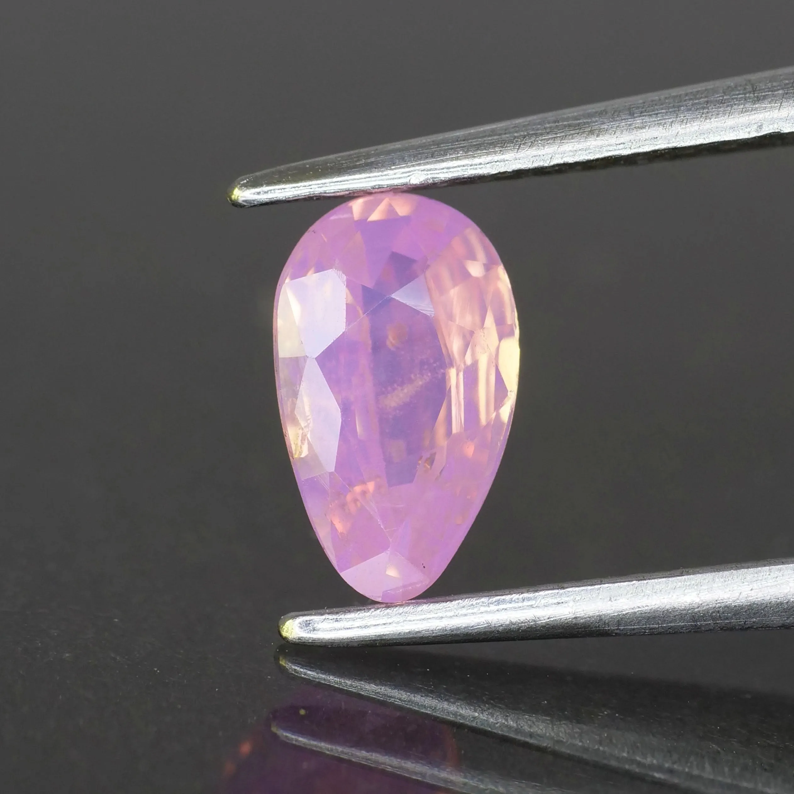 Sapphire opalescent | natural, pink colour, pear cut *7x5mm, VS *0.6ct