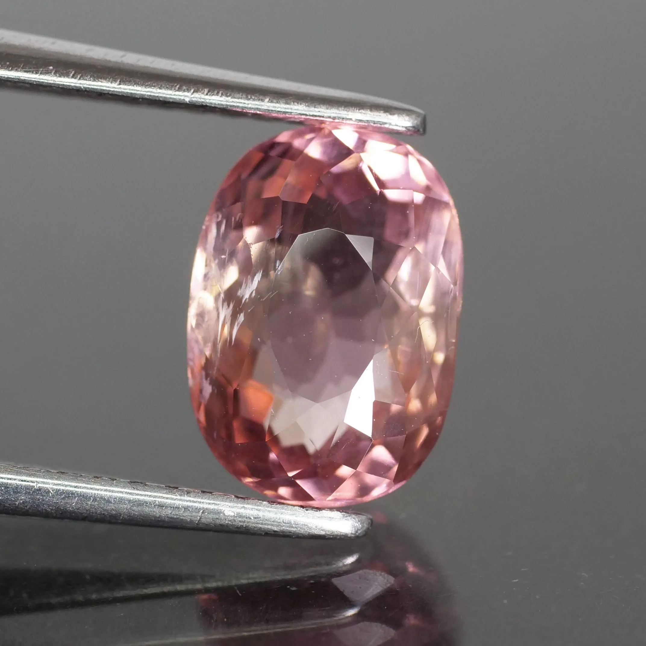 Tourmaline | flamingo pink, oval cut 9x6 mm, 1.97ct, VS, Mozambique